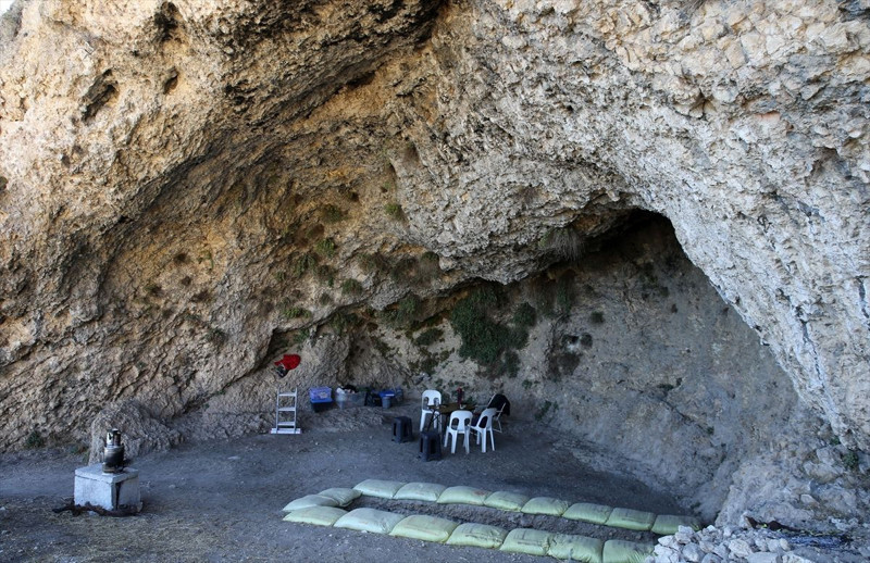 Bitlis’in Delikli Mağarası’nda 8 bin yıllık yaşam izleri bulundu! Urartu dönemine ait mezar gün yüzüne çıktı - Resim: 6
