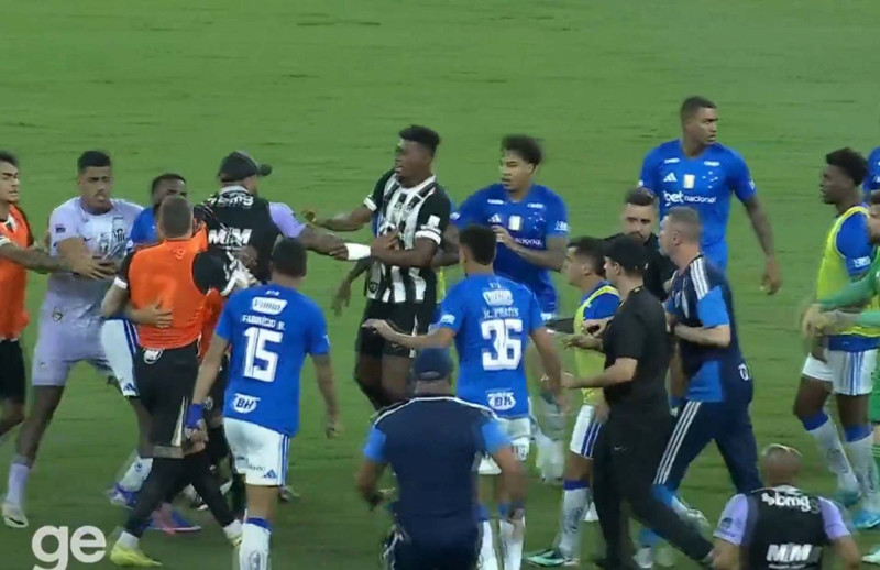 Dünya bu maçı konuşuyor! Yeşil saha boks ringine döndü: 46 oyuncu kavga etti, 23 kırmızı kart çıktı - Resim: 7