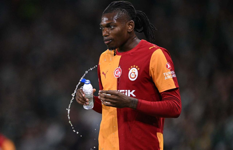 Galatasaraylı Rafael Leao'ya Sporting maçında şok tepki! Islıklanmasının nedeni ortaya çıktı! - Resim: 4