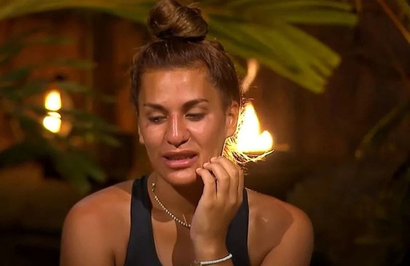 Survivor'dan diskalifiye edilen Almeda Baylan burun estetiği oldu! Operasyon sonrası ilk görüntüsü ortaya çıktı - Resim: 4