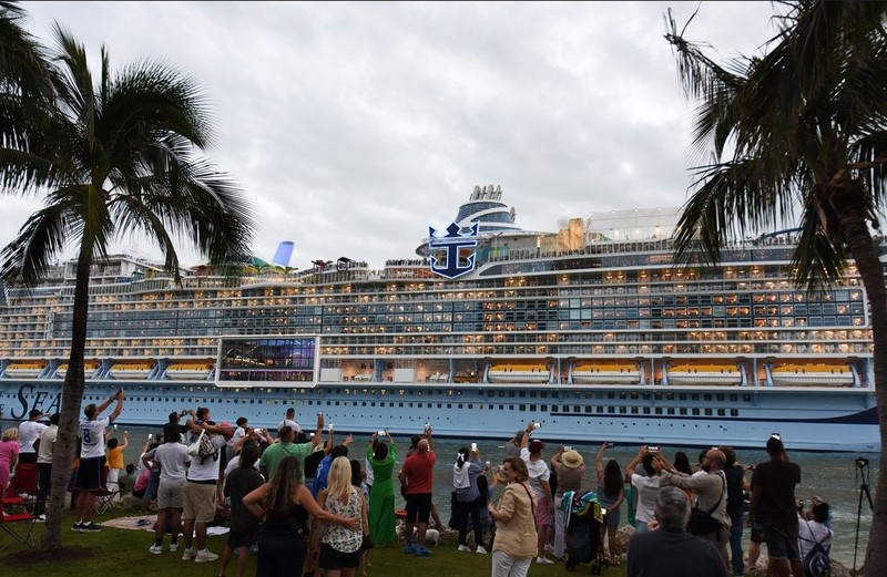 Dünyanın en büyük yolcu gemisi 'Icon of the Seas' ilk yolculuğuna çıkıyor! - Resim: 6