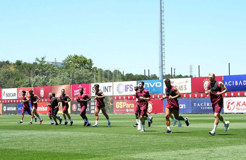 Galatasaray’da onlara yer yok! 26 milyon euroluk 3 yıldızın bileti kesildi! Takımdan gönderilecekler - Resim: 1