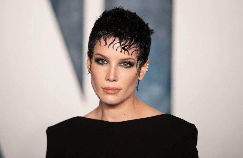 Ünlü şarkıcıdan kötü haber! Konser sonrası hastaneye kaldırıldı - Resim: 2