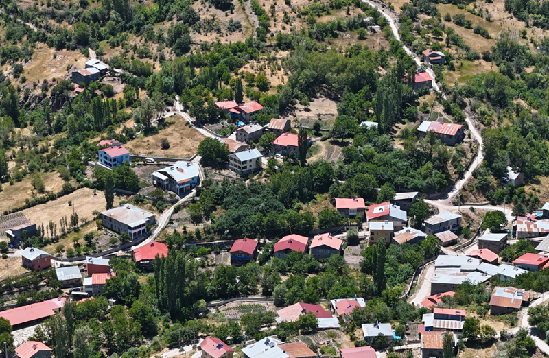 Sivas’ta taş evleri, su kaynakları ve doğal güzelliğiyle dikkat çeken Çakmakdüzü köyü - Resim: 3