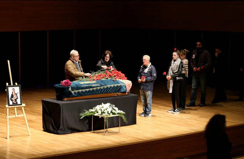 Beyin kanaması geçirmişti! Ünlü sanatçı hayatını kaybetti - Resim: 4