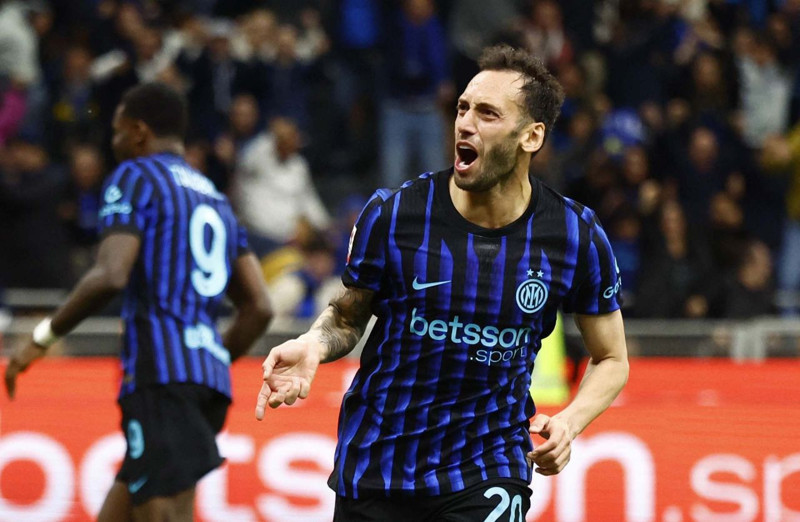 Galatasaraylılar yolunu gözlüyordu! Hakan Çalhanoğlu'ndan olay transfer kararı! - Resim: 7