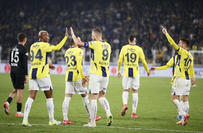 Fenerbahçe’nin yıldızı Rizespor maçında mest etti! İstatistiklerde zirve yaptı! Tümer Metin'den övgüler: “Önünde ceketimi ilikliyorum” - Resim: 2