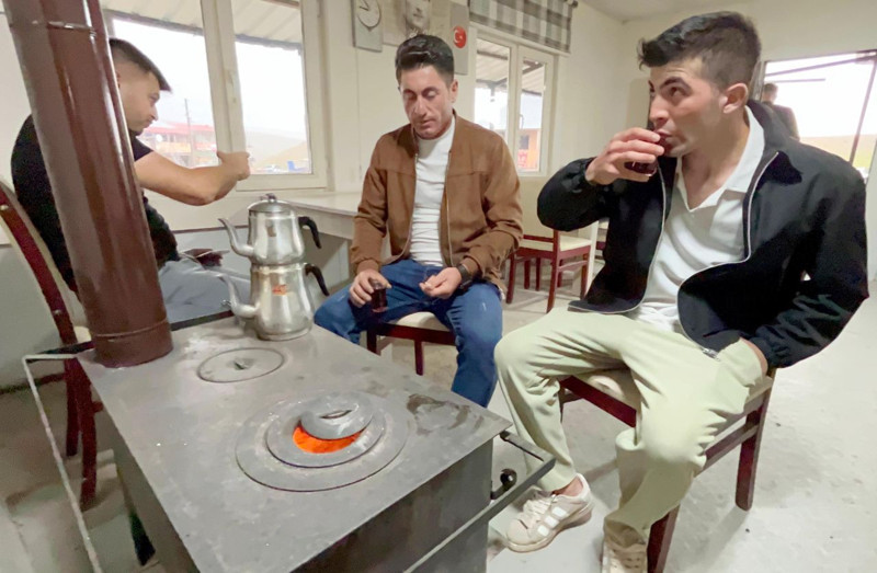 Temmuz ortasında şaşırtan manzara! Geceleri 0 dereceye iniyor, vatandaşlar soba yakmadan duramıyor - Resim: 7