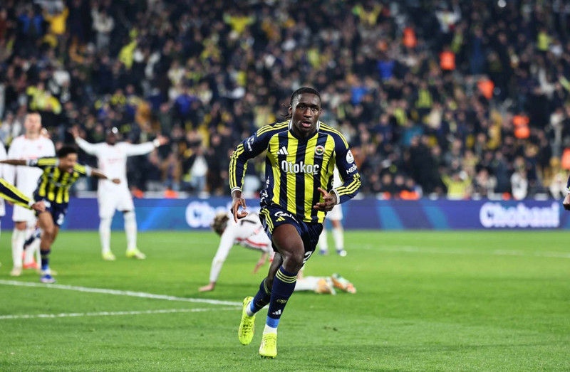 Fenerbahçe’de büyük temizlik başladı! 13 yabancının bileti kesildi! - Resim: 12