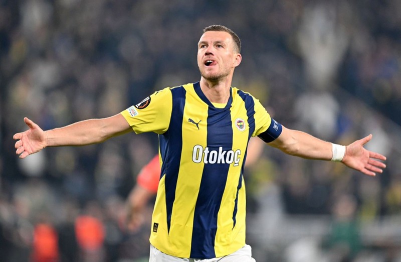 Herkes gitmesini bekliyordu! Fenerbahçe’de şaşkınlık yaratan gelişme! 4.2 milyon euroluk yıldız kalmak için dünya devini bekletiyor - Resim: 8