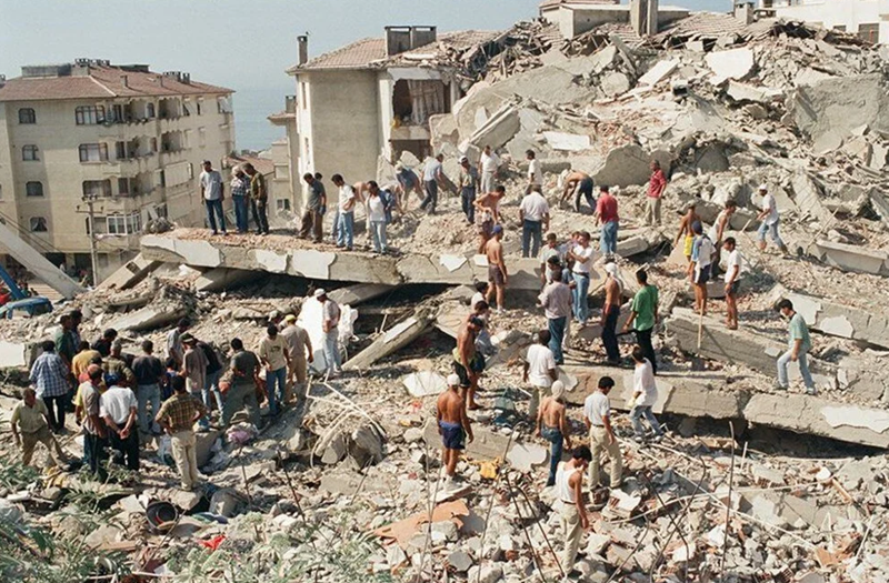 Büyük felaketin 26. yılı! Marmara Depremi'nde hayatını kaybedenler anıldı - Resim: 1