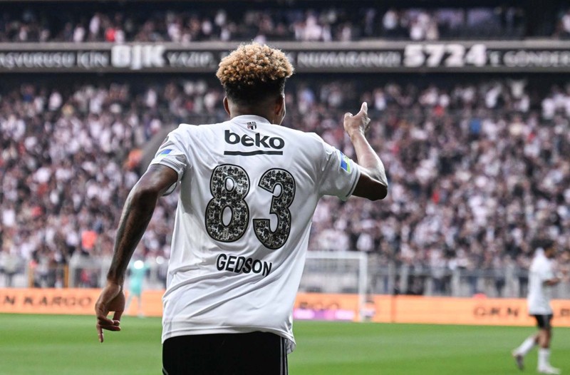 Beşiktaş'ın yıldızına dünya devi talip oldu! Çılgın bonservis talebi ortaya çıktı! Serdal Adalı evet derse bu transfer Beşiktaş tarihine geçecek - Resim: 4