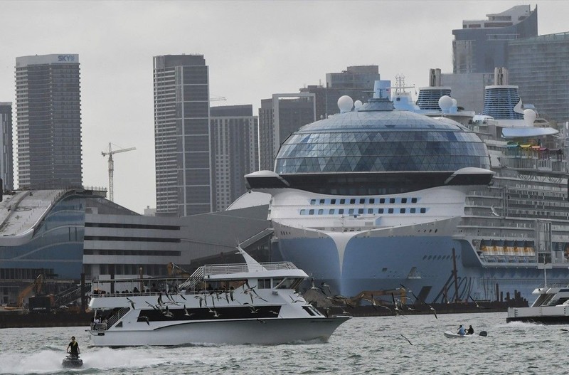 Dünyanın en büyük yolcu gemisi 'Icon of the Seas' ilk yolculuğuna çıkıyor! - Resim: 4