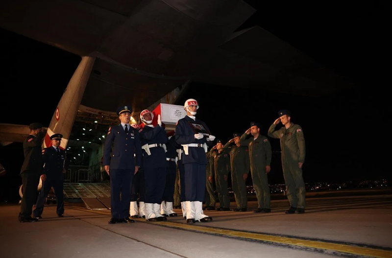 En acı veda! Türkiye şehitlerini uğurluyor - Resim: 5