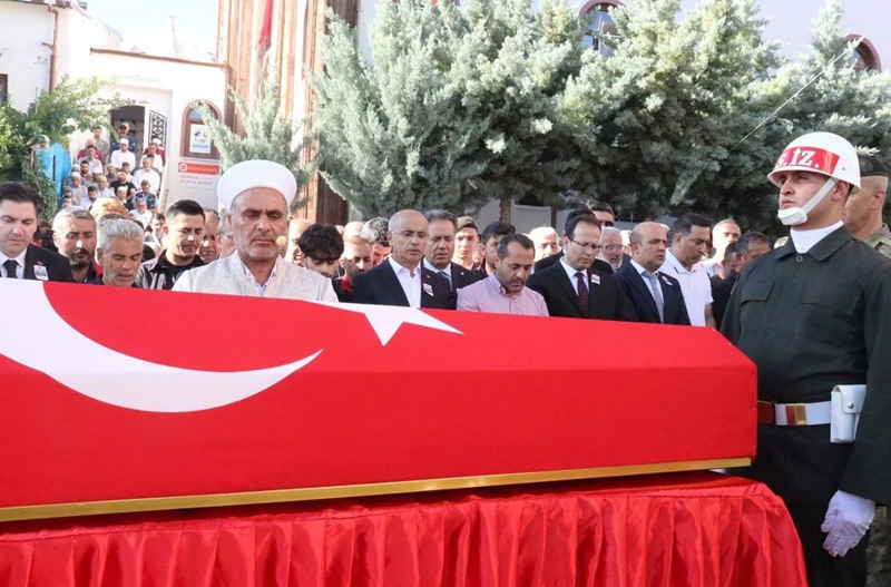 En acı veda! Türkiye şehitlerini uğurluyor - Resim: 2