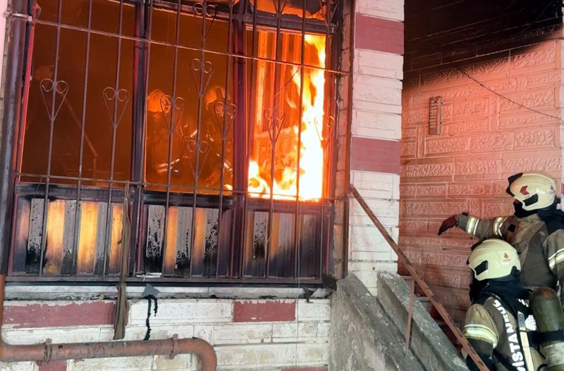 İstanbul'da korkutan yangın! 20 kişi mahsur kaldı - Resim: 4