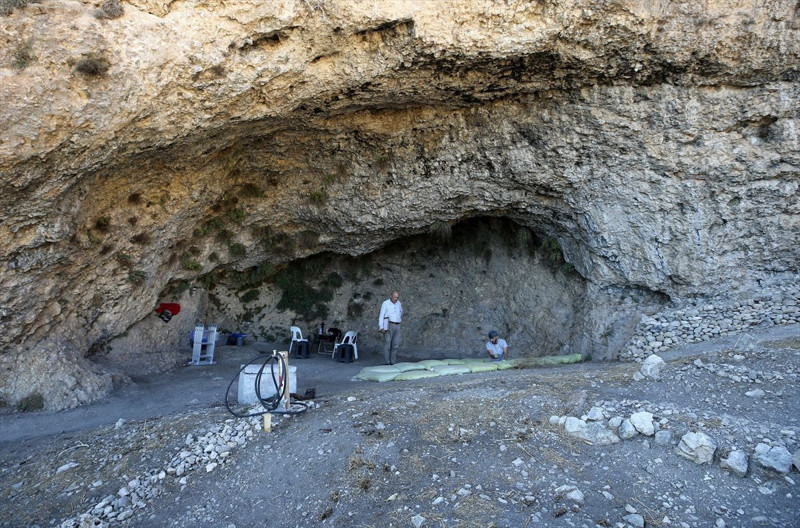Bitlis’in Delikli Mağarası’nda 8 bin yıllık yaşam izleri bulundu! Urartu dönemine ait mezar gün yüzüne çıktı - Resim: 9