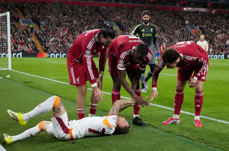 Anfield’de "sakatlık" laneti! Noa Lang’tan sonra bir yıldız daha sakatlandı! - Resim: 2