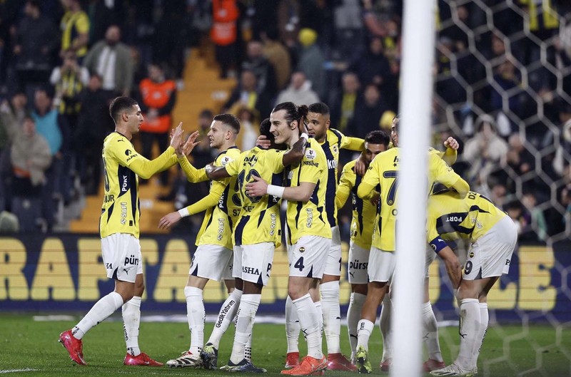 Ali Koç’tan tarihe geçecek transfer kararı! Yıldız futbolcu için 40 milyon euro istiyor! Ferdi Kadıoğlu’nu bile gölgede bırakacak - Resim: 2