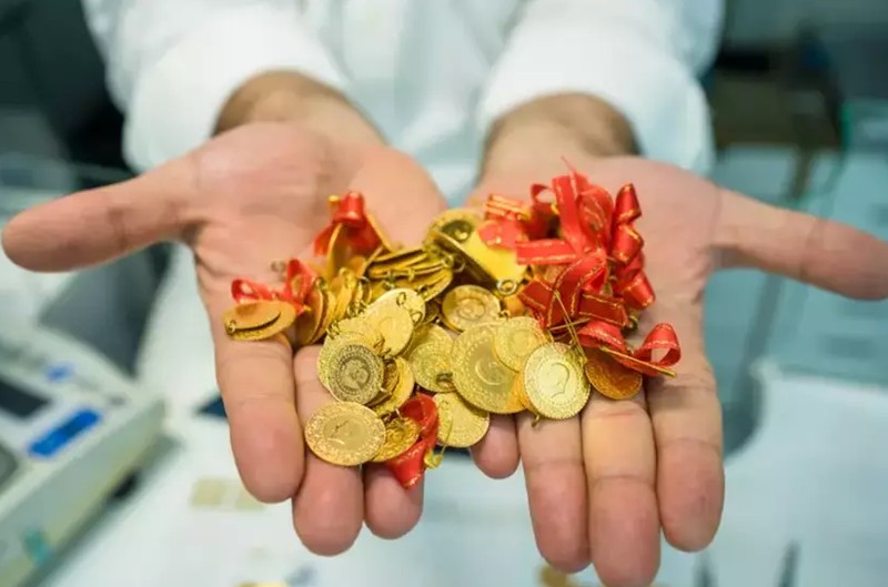 Altın rekor üstüne rekor kırmaya devam ediyor! Bugün Cumhuriyet altını, 22 ayar bilezik, çeyrek ve gram altın ne kadar? İşte detaylar - Resim: 9