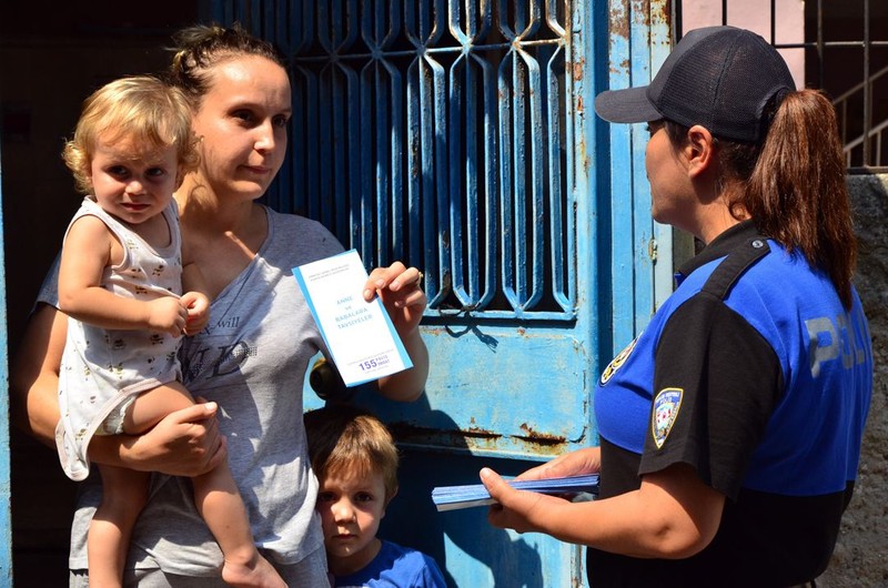 Polis tek tek dolaşıp broşürle uyardı! - Resim: 1