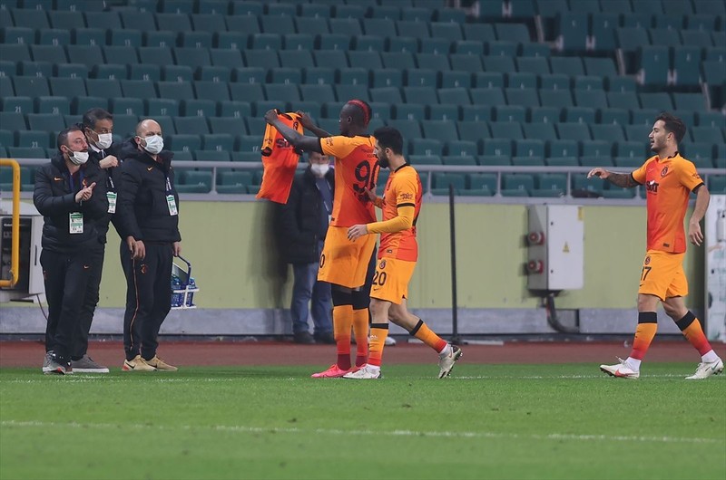 Rıdvan Dilmen: Sahanın en kötüsü Luyindama! - Resim: 12