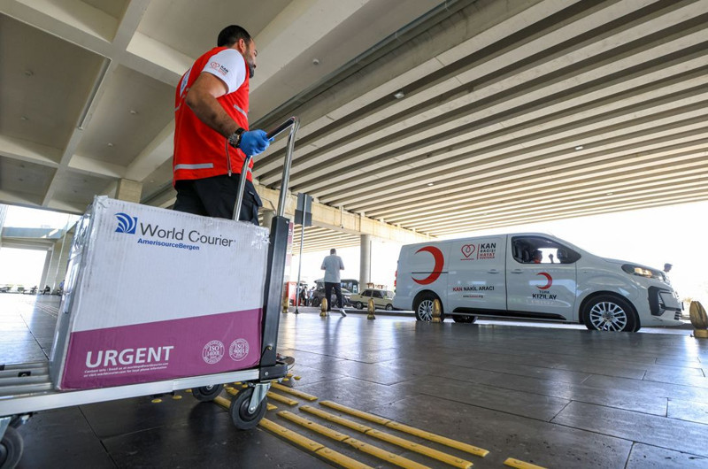 Türkiye’de bir ilk! 6 milyonda bir görülüyor! İspanya'dan getirildi! Anne ve bebek hayata tutundu! - Resim: 2