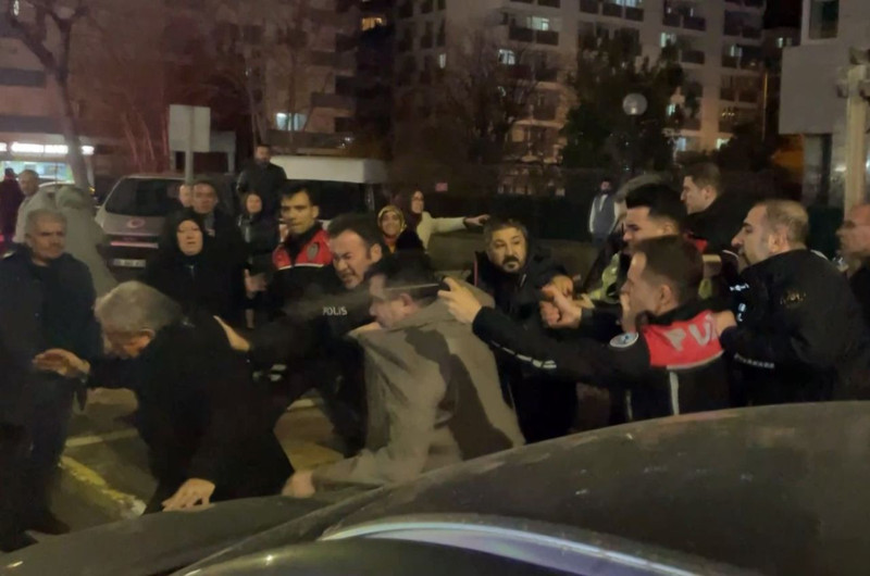 Cinayet davası sonrası adliye önünde arbede! Ortalık savaş alanına döndü! Çok sayıda yaralı ve gözaltı var - Resim: 5