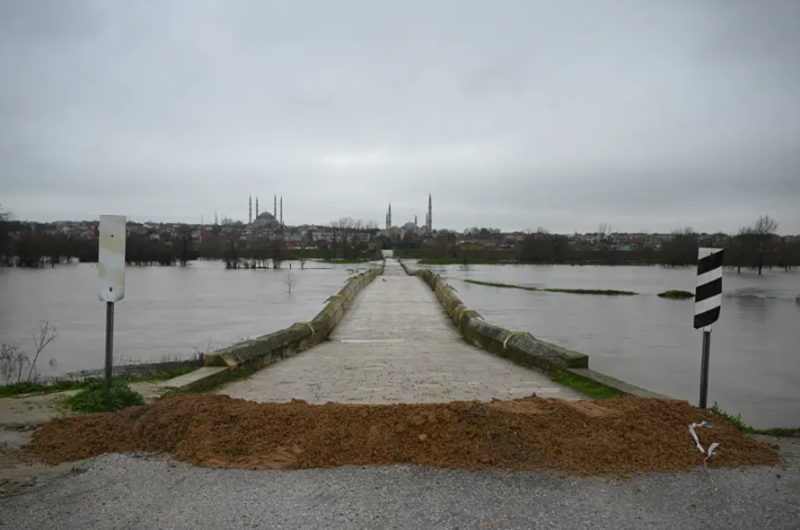 Edirne sular altında! Meriç ve Tunca nehirleri taştı: Tarihi köprüler kapatıldı - Resim: 3