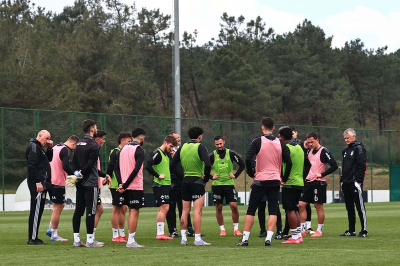 Beşiktaş’ta 15 milyon euroluk transfer fiyaskosu! Sadece 1 gole etki ettiler! Taraftarlar sorgulamaya başladı - Resim: 1
