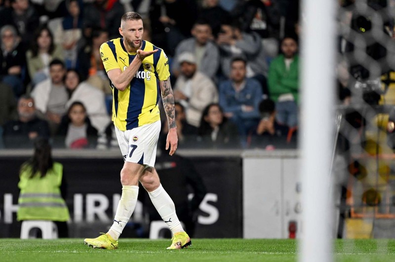 Aziz Yıldırım transferini Ali Koç'a önermişti! Fenerbahçe’de 15 milyon euroluk yıldız döktürdü! Başakşehir maçının en iyisi oldu - Resim: 6