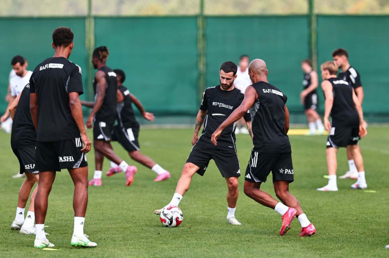 Beşiktaş’ta Muci sonraki bir ayrılık daha! 1.5 milyon euroluk yıldız Süper Lig ekibine gitti! - Resim: 3