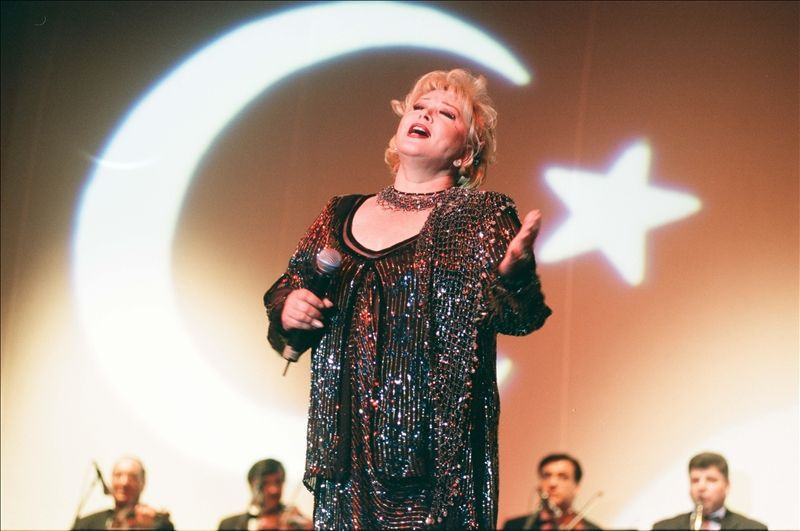 Türk sanat müziğinin efsane ismiydi! Muazzez Abacı'dan acı haber geldi - Resim: 1