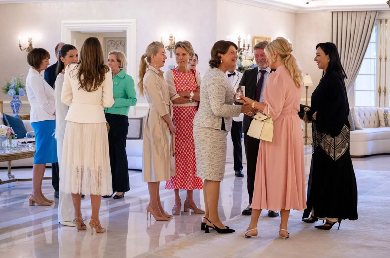 NATO Zirvesi'nde Ajda Pekkan sürprizi! First Lady'lerin özel yemeğinde sahne aldı - Resim: 3