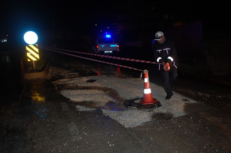 Sağanak felaketi!.. Mahalleli nöbet tutuyor! - Resim: 2