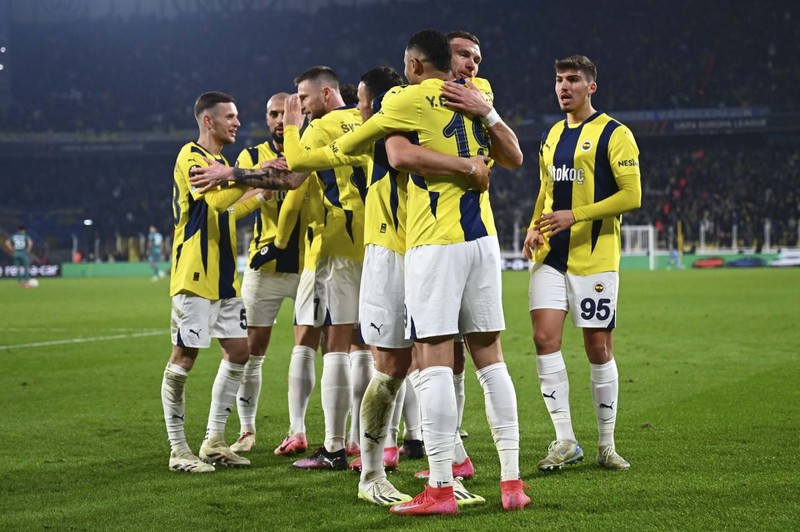 Kadıköy’de yeni bir yıldız doğuyor! Anderlecht maçında Mourinho ve Fenerbahçelileri mest etti! 150 bin euroluk yıldız formayı kaptı - Resim: 2