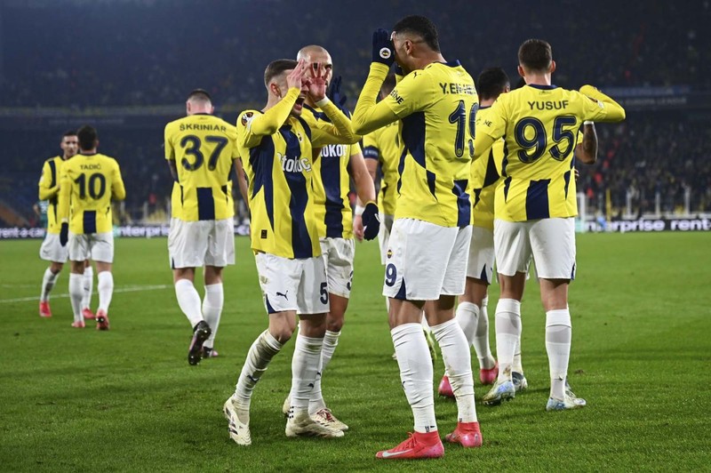 Kadıköy’de yeni bir yıldız doğuyor! Anderlecht maçında Mourinho ve Fenerbahçelileri mest etti! 150 bin euroluk yıldız formayı kaptı - Resim: 3