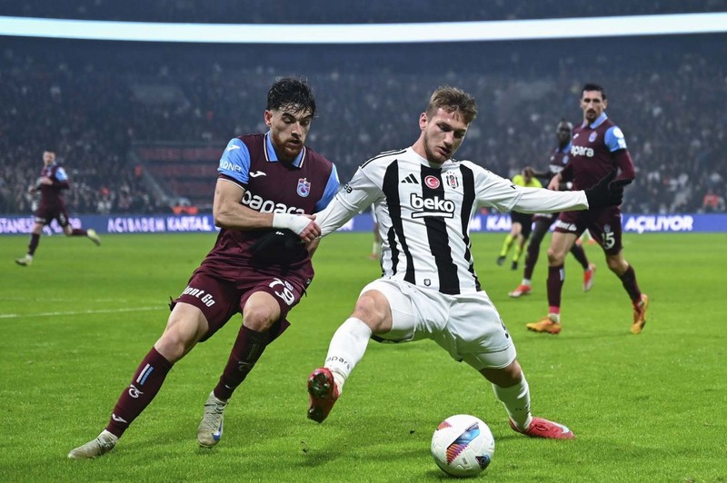 Trabzonspor maçında hayal kırıklığı yarattı! Beşiktaş’ın 15 milyon euroluk yıldızı tel tel döküldü! “Abi ne oldu? Toparlan koçum” - Resim: 4