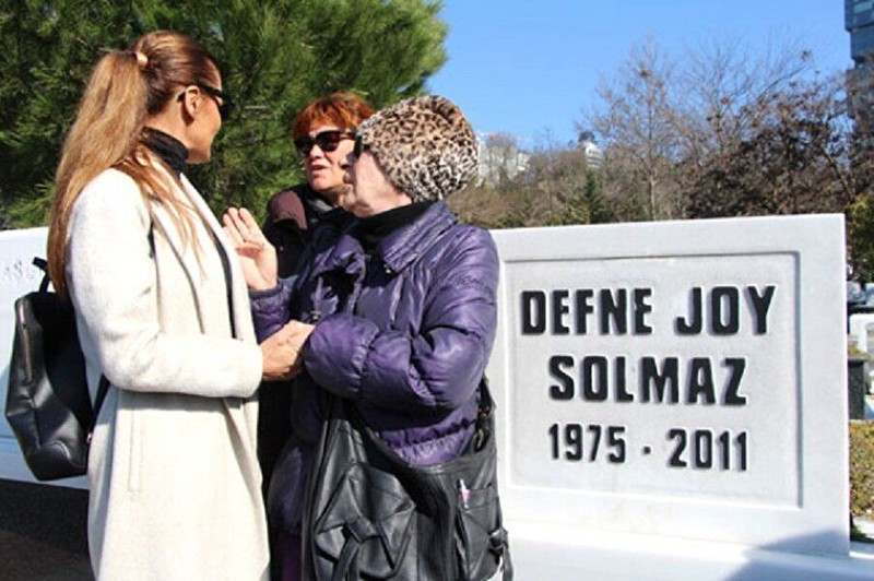 Vefatıyla sevenlerini yasa boğmuştu! Defne Joy Foster'ın mezar taşı neden değiştirildi? Eşi İlker Solmaz'dan açıklama geldi - Resim: 7