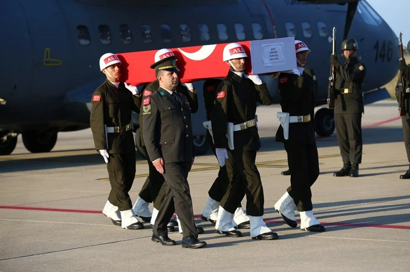 En acı veda! Türkiye şehitlerini uğurluyor - Resim: 3