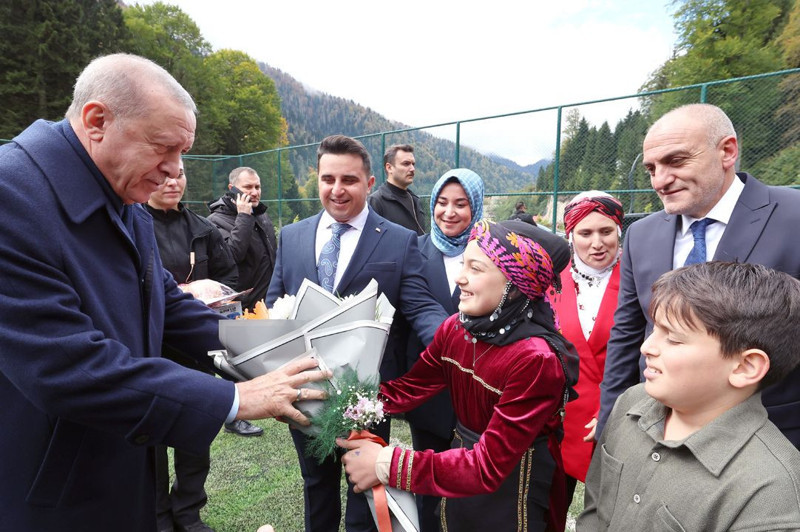 Cumhurbaşkanı Erdoğan Rize'de!  Komşularıyla sohbet etti, Ayder Yaylası'nı ziyaret etti - Resim: 3