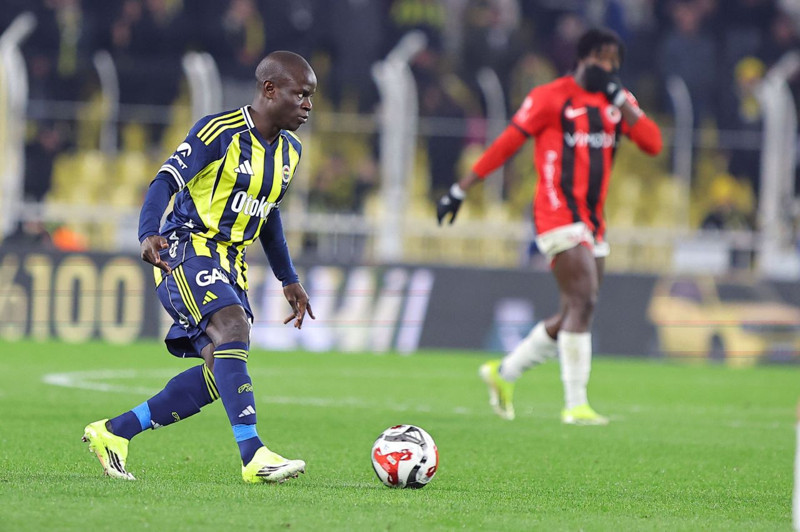 Fenerbahçe şampiyonluk serisi maçında Rize'yi konuk ediyor! İşte Tedesco'nun ilk 11'i - Resim: 5