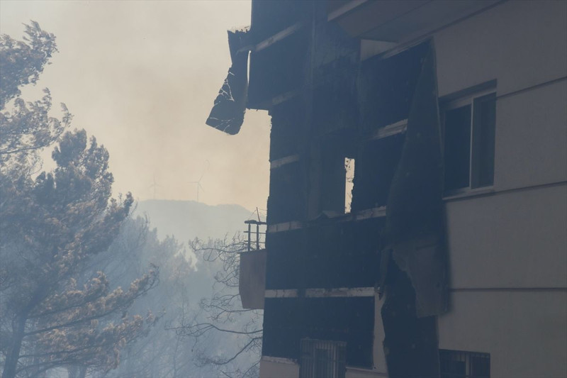 Hatay'daki yangın yürekleri de yaktı... Vatandaşlar bölgeden böyle kaçıyor - Resim: 8