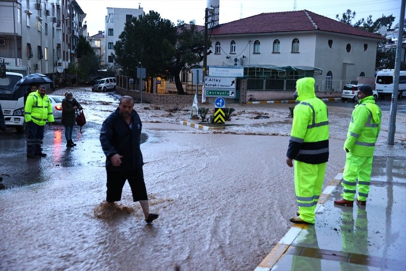 İzmir kabusu yaşıyor!.. Valilik acı haberi verdi! - Resim: 8