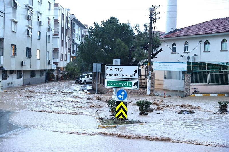 İzmir kabusu yaşıyor!.. Valilik acı haberi verdi! - Resim: 9