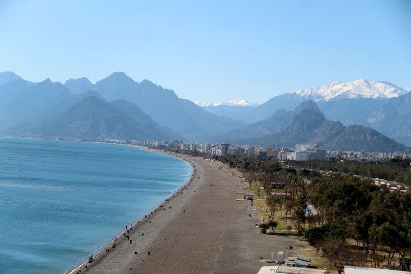 Antalya'ya kış uğramadı bile! Turistler kışın deniz keyfi yaptı - Resim: 6