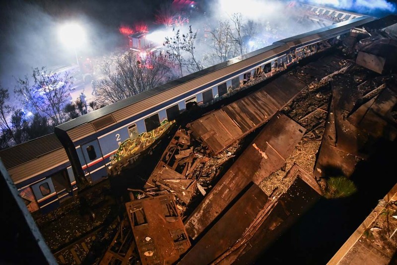 Yunanistan'da kabus gibi gece! İki tren kafa kafaya çarpıştı - Resim: 1