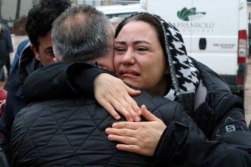 Ezgi Sertel’in en acı günü! Babası son yolculuğuna uğurlandı - Resim: 2