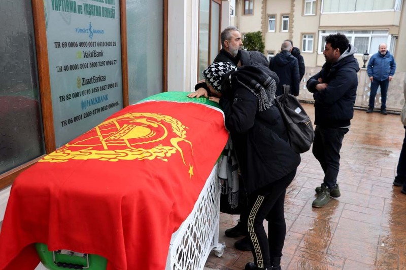 Ezgi Sertel’in en acı günü! Babası son yolculuğuna uğurlandı - Resim: 7