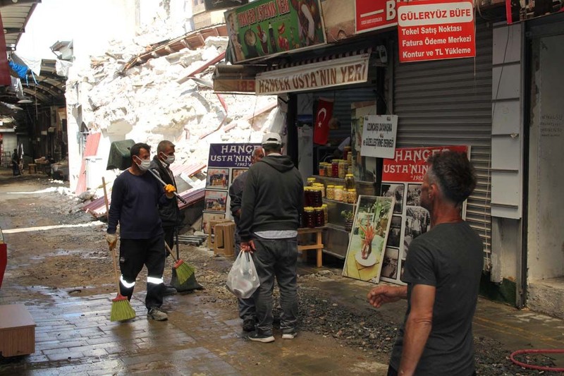 Tarihi Uzun Çarşı’da esnaf yaralarını sarıyor! "Antakya’yı eski günlere getirecek olan esnafımızdır" - Resim: 8